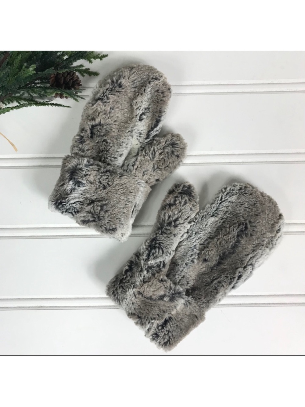 PANDEMONIUM SEATTLE FAUX FUR LUXURY MITTENS